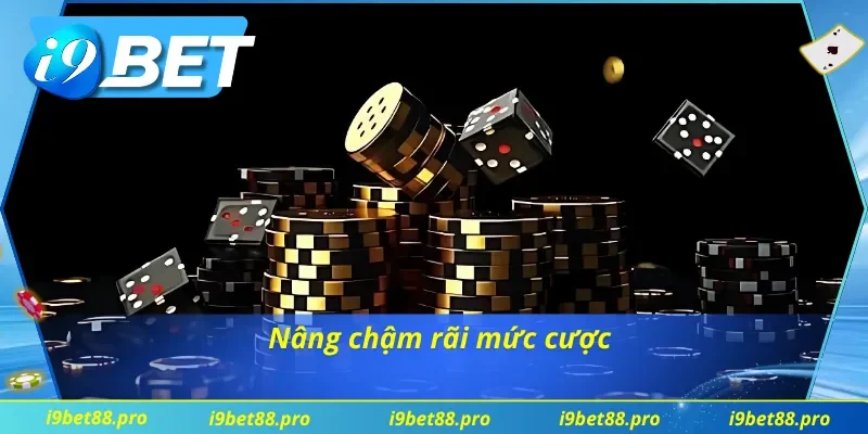 Cách chơi Poker thông qua tăng chậm mức cược
